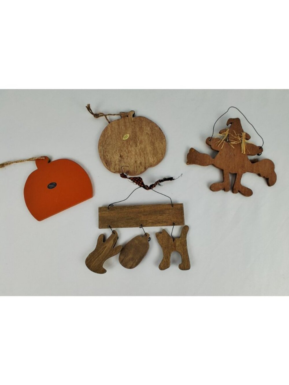 Halloween Wooden Ornaments Featuring Jack-O-Lanterns Witch Happy Halloween Sign - Picture 2 of 6